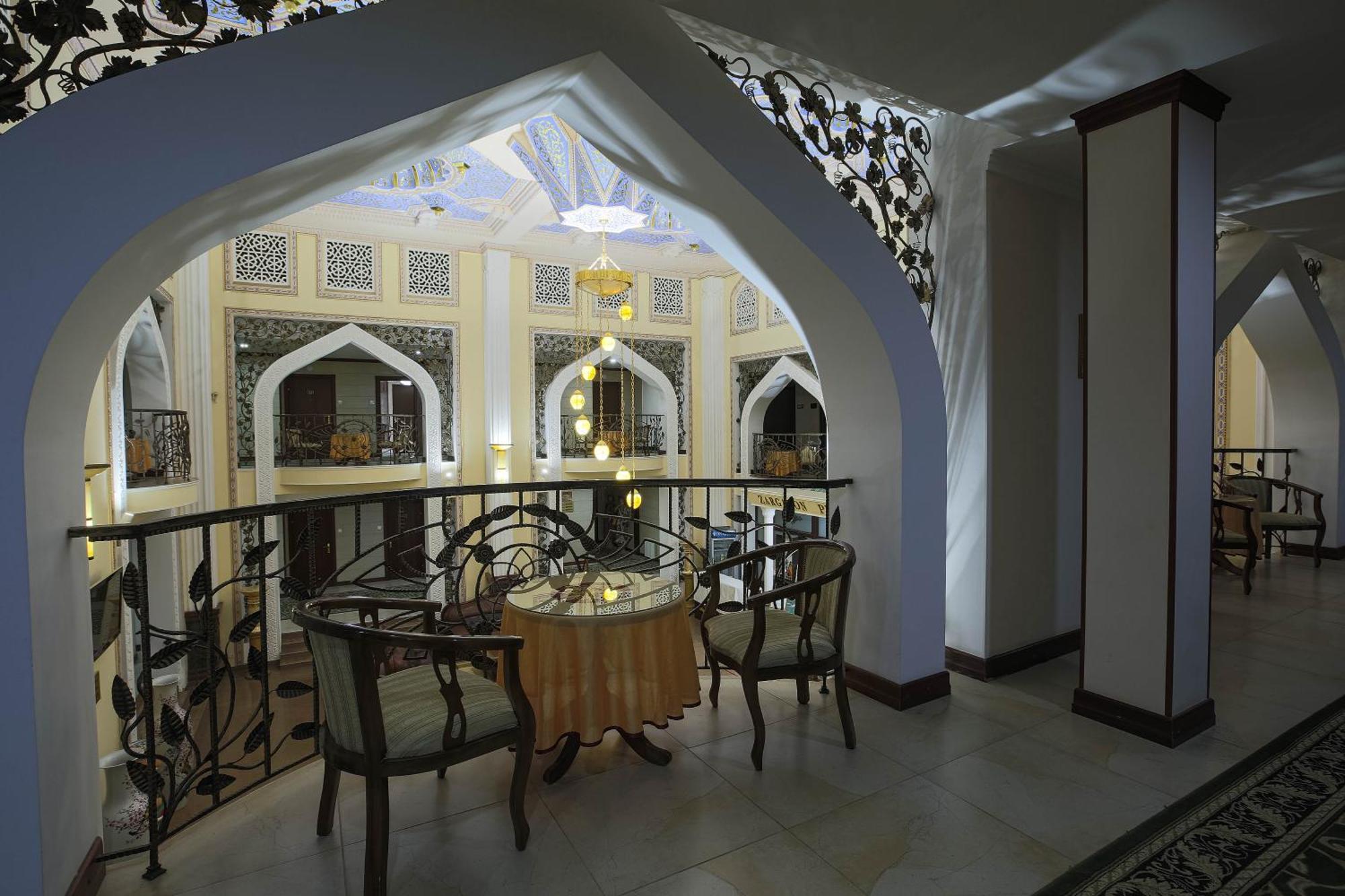 Zargaron Plaza Hotel Buxoro Luaran gambar